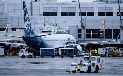 U Sad U Je Prizemljen Boeing Nakon To Je Jednom Usred Leta Otpao