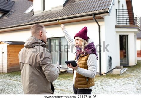 Blonde Haired Woman Dark Haired Man Arguing Royalty Free Images Stock Photos Pictures