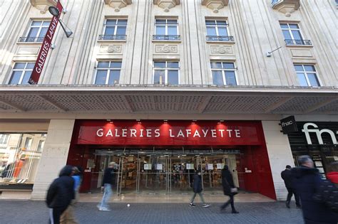 Galeries Lafayette Michel Ohayon Va Mettre Ses 26 Magasins Sous