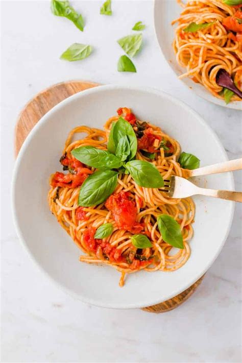 Spaghetti Pomodoro Recipe (so good & so easy) | Aline Made