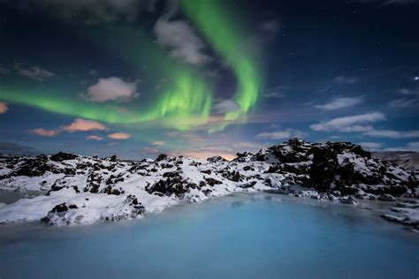 Blue Lagoon and Northern Lights Vacation Package | Icelandair IS