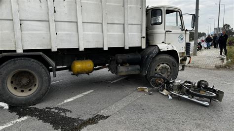 Antalya da çöp kamyonu ile motosikletin çarpıştığı kazada 1 kişi ağır