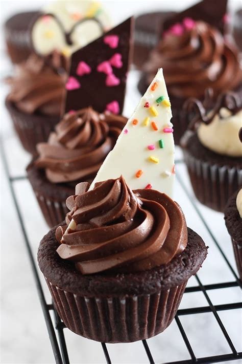 Easy Chocolate Cupcake Decorating Handle The Heat