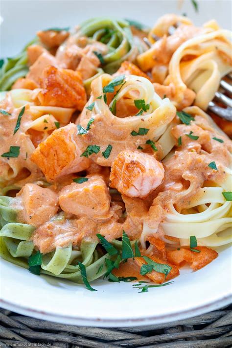 Nudeln mit Lachs Sahne Soße - emmikochteinfach