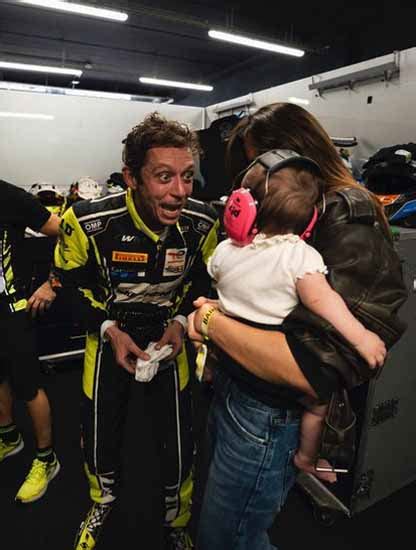 Valentino Rossi Con La Fidanzata Francesca E La Figlia Giulietta Tra