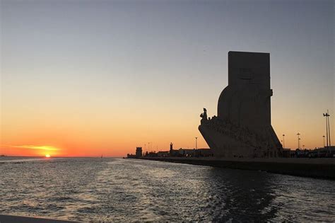 Barco à Vela ao Pôr do sol em Lisboa Hellotickets