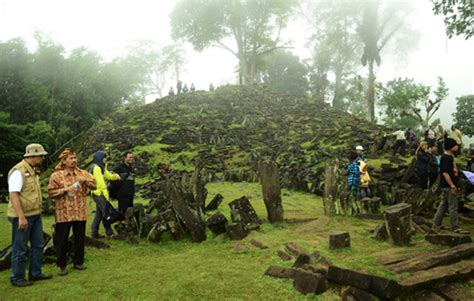 Gunung Padang Jadi Perhatian Media Mancanegara Piramida Tertua Di Dunia