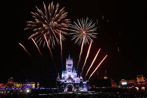 Fireworks over Palace · Free Stock Photo