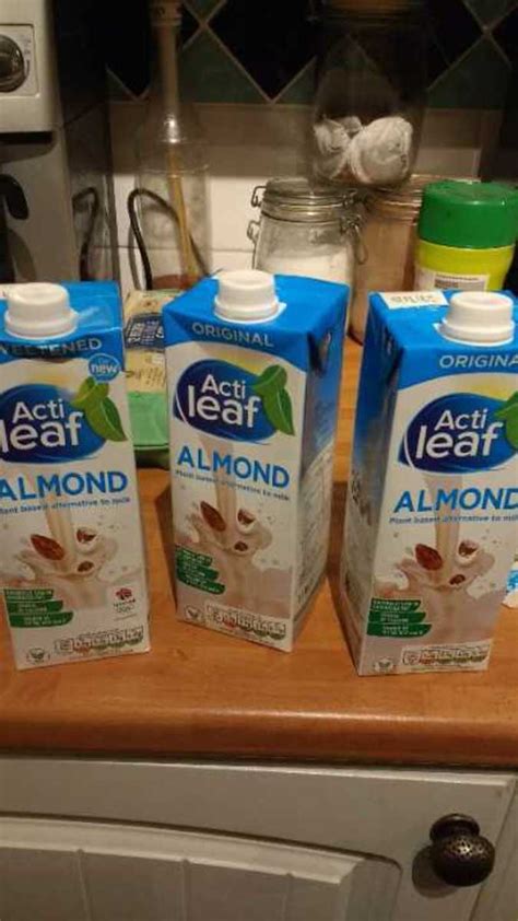 Aldi sweetened almond milk x 3 - OLIO