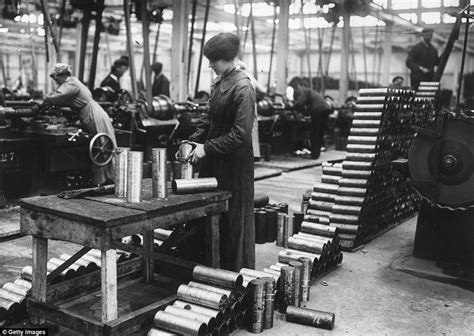 Incredible Photos Shed Light On Working Life For Britain S Women During