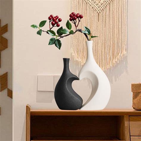 LOVIVER Ceramic Flower Vase Heart Shaped Abstract Vase Modern Bud Vase