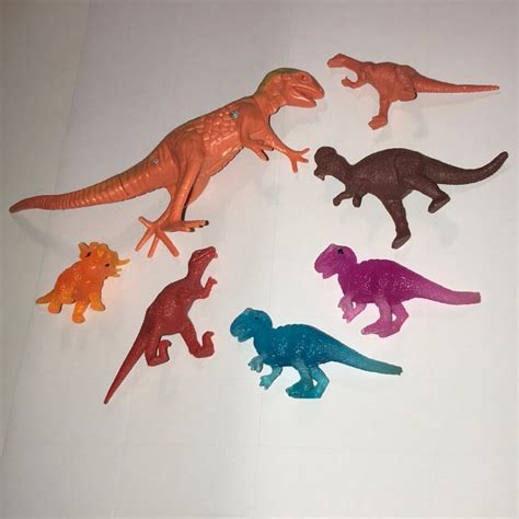 Se produkter som liknar Dinosaur mix dino dinosaurier på Tradera