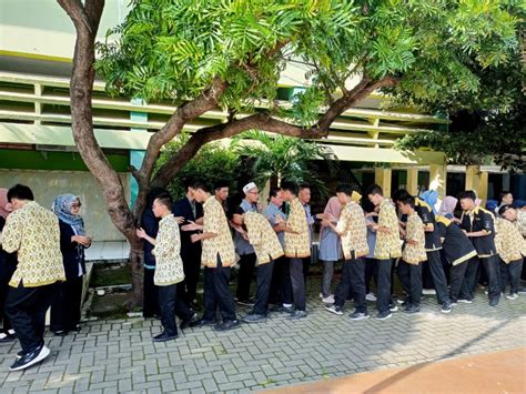 Halal Bihalal Di Hari Pertama Sekolah Smk Negeri Surabaya