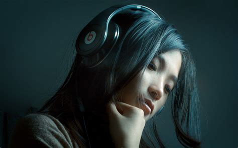 Hot Headphones Chick Wallpaper