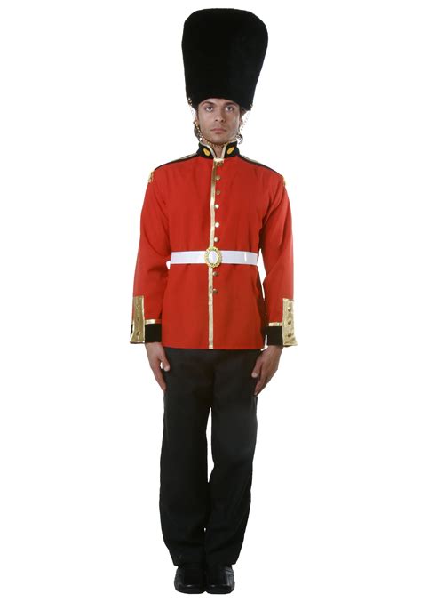 Queens Guard Uniform, Buckingham Palace Guards, The queen presents the ...