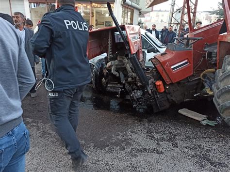 Otomobil Ile Arp An Trakt R Ikiye B L Nd Feci Kazada Yaral Lar Var