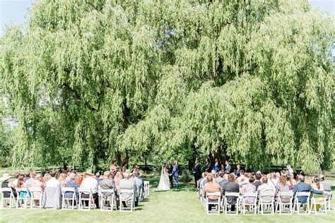 4 Best Outdoor Wedding Venues in Wisconsin - Harvest Moon Pond