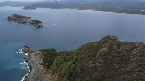 Islas En El Mar Y Cielo Nublado Islas Kizil Ada Vista De Drones