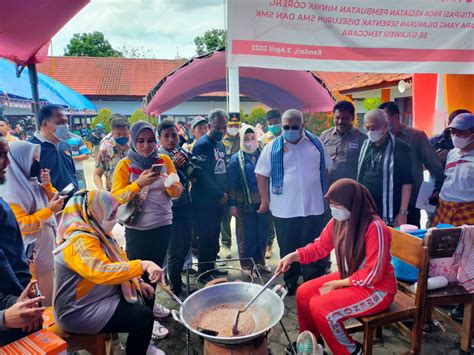 Ribuan Siswa SMA Se Sultra Buat Minyak Goreng Kelapa Massal Serentak Di