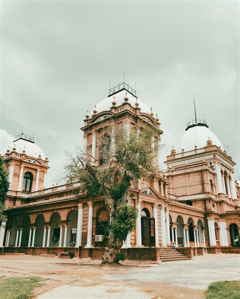 Noor Mahal Palace · Free Stock Photo