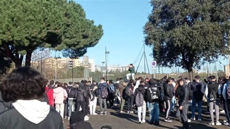 Sciopero Degli Studenti Al Giua Di Cagliari La Dirigente