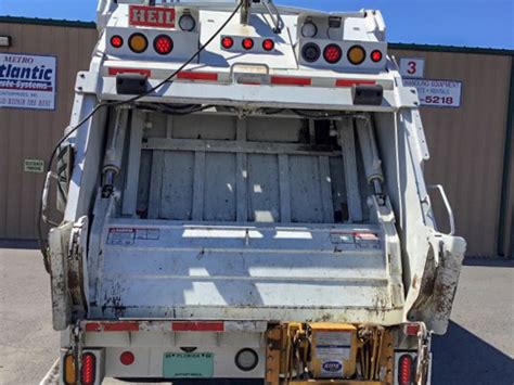 Rear Loader Garbage Truck Safety Tips – Route Ready Trucks