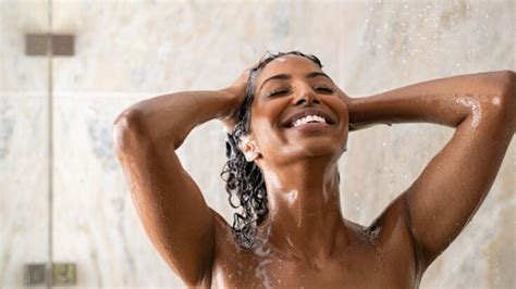 À quelle fréquence faut il vraiment se laver les cheveux