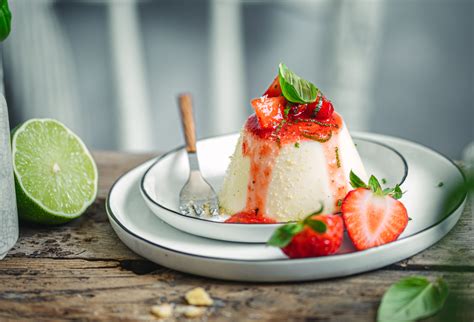 Panna Cotta Mit Erdbeeren Und Basilikum Einfach Lecker