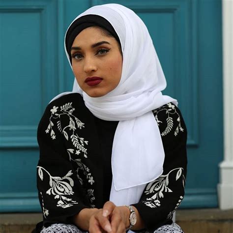 Chic White Chiffon Hijab For Modest Fashion