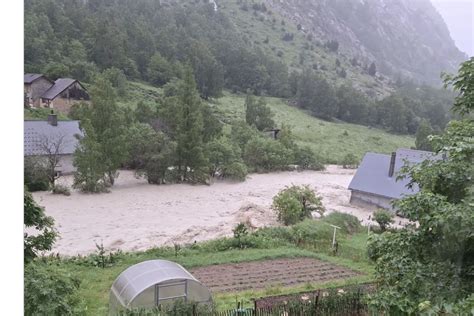 Intempéries un pont emporté par un torrent en Isère une vingtaine d