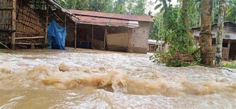 Assam Flood Situation Worsens 11 Districts 34 000 People Hit Rediff