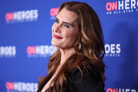 Brooke Shields Reveals The 1 Secret To Filling In Her Famous Eyebrows