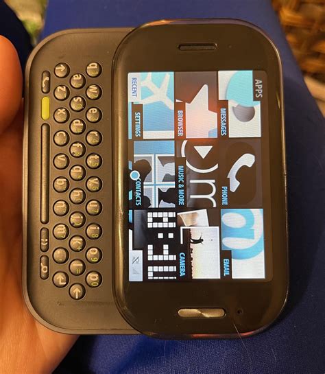 Microsoft Kin Two by Sharp (2010), one of the worst failures in mobile