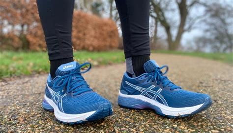 REVIEW: Asics GT-2000 9 | stable running shoe | Read the review here ...