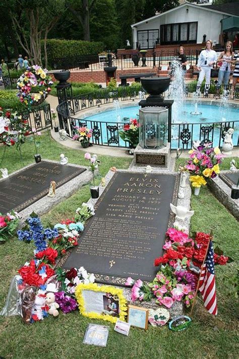 Elvis Grave Site At Graceland Graceland Elvis Presley Elvis