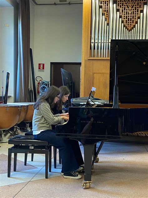 Premio di studio a una giovane pianista