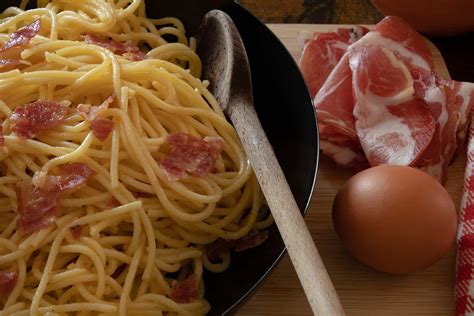 Receita de Espaguete à Carbonara simples