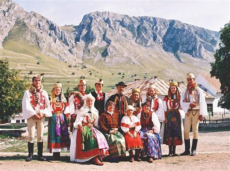 Magyar Népviseletek Torockói Viselet Erdély Fotó Vas Géza Hungary