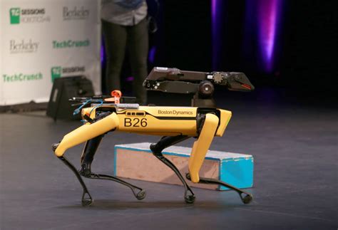 El Perro Robot De Boston Dynamics Spot Ahora Tiene Un Brazo Con El