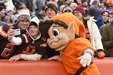 Browns will use new 'running Brownie the Elf' mascot for logo