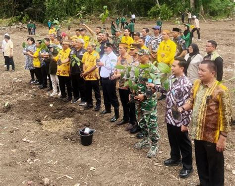 Kepala Bapenda Sulsel Dampingi Pj Gubernur Tanam Sukun Di Soppeng