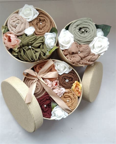 Evergreen Textured Hijab Bouquet T Box T Set For Women