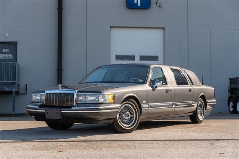 No Reserve K Mile Lincoln Town Car Executive Series Limousine