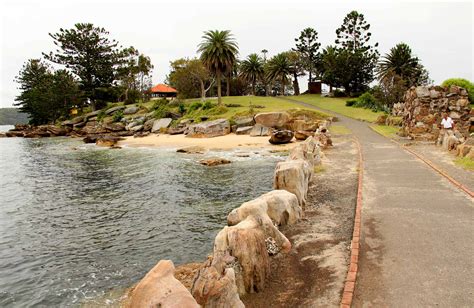 Crown of Sydney harbor: Shark Island - Erakina