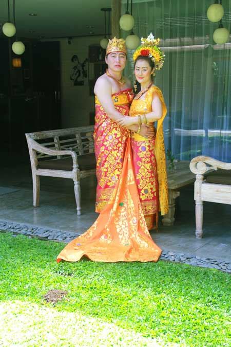 Balinese Costume Photo Tour Pictures in traditional clothes