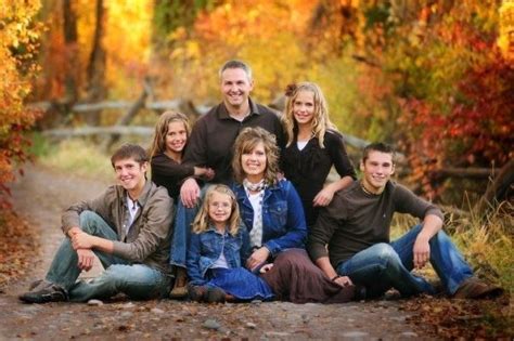 Family Photography Poses Ideas | Family pose in 2022 | Big family ...