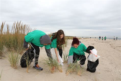 Shoprite And Wakefern Food Corp Volunteers Clean Up Sandy Hook Beaches