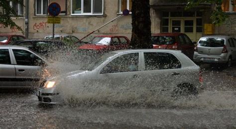 Gre Ka Mo E Da Vas Ko Ta Automobila Upozorenje Voza Ima Ta Da Ne Rade