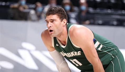 Brook Lopez Scores 6 Points In Return To Bucks Lineup Monday Against Jazz