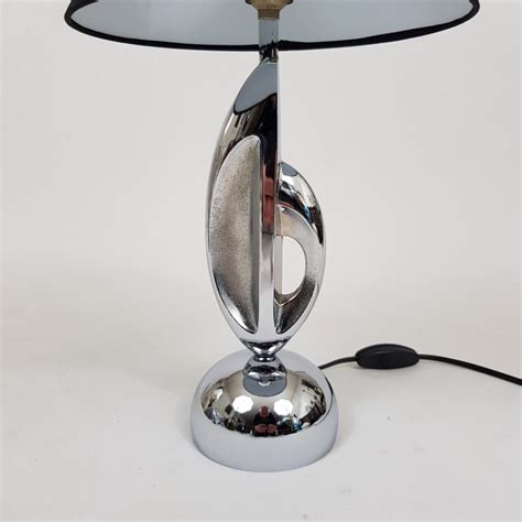 Lampe moderniste en metal chromé